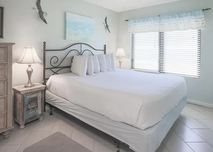 Island Winds East 403 Apartment