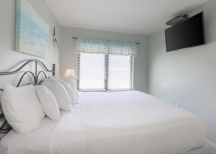 Apartment Island Winds East 403