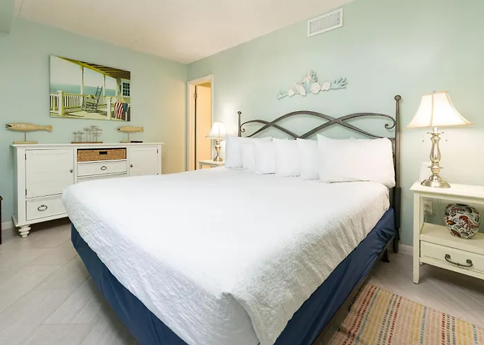 Apartment Island Winds East 403