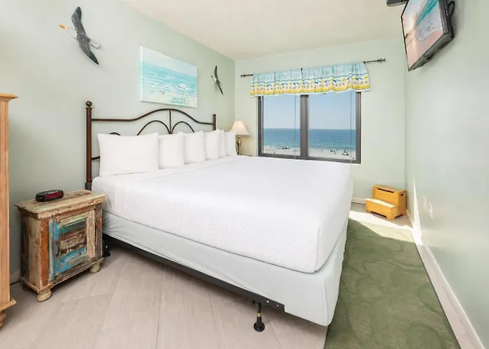 Apartment Island Winds East 403